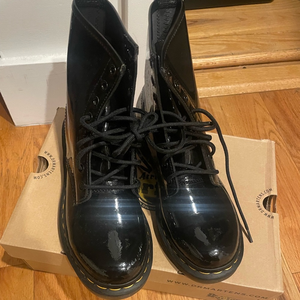 Black Dr Marteen boots size 8 - Picture 3 of 3